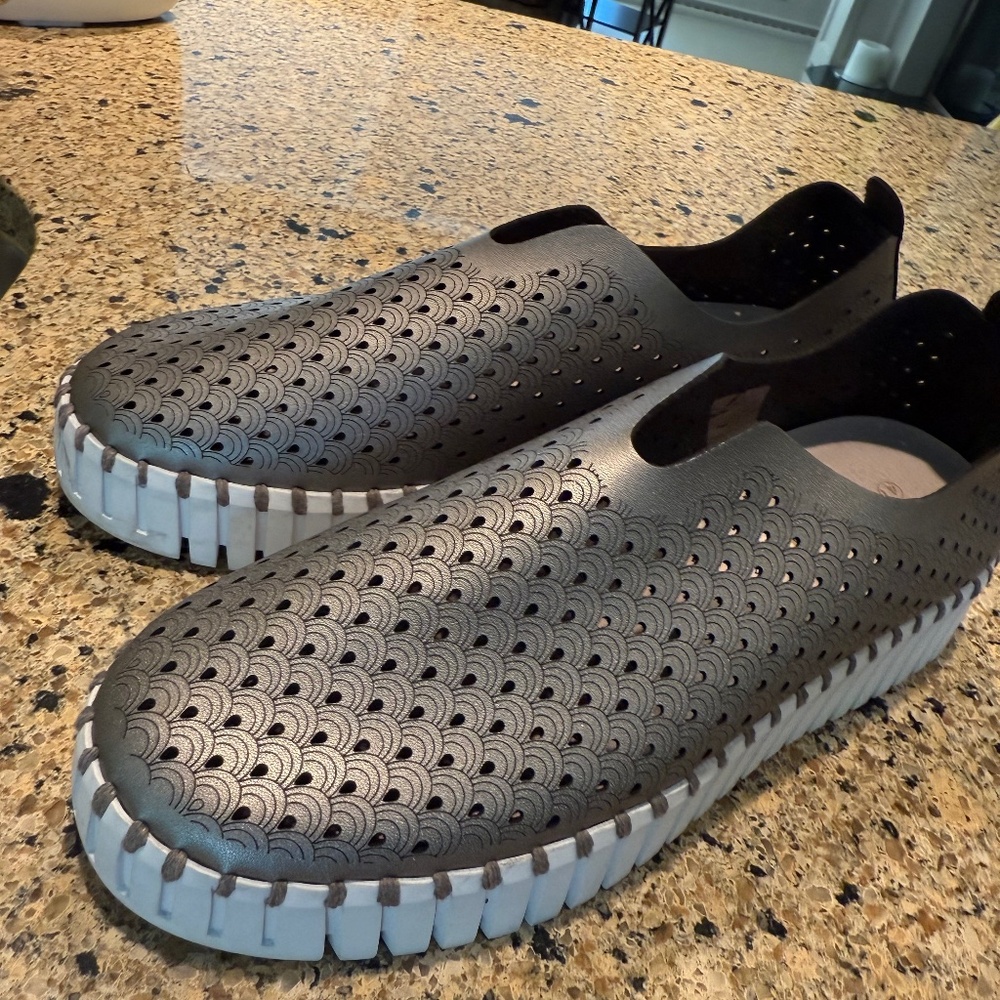 Isle Jacobsen Hornbaek shoes Plateau Tulip Shoe Metallic with White soles. Size